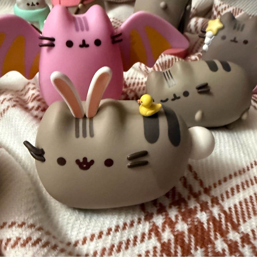 Pusheen Box exclusive 12 collective figurines bat mermaid surfing snow mushroom - Picture 5 of 6